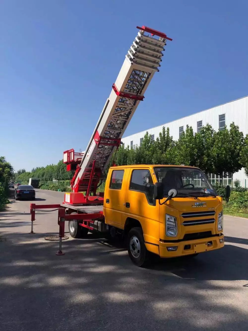 犍为附近的云梯车出租服务：轻松解决高空作业需求