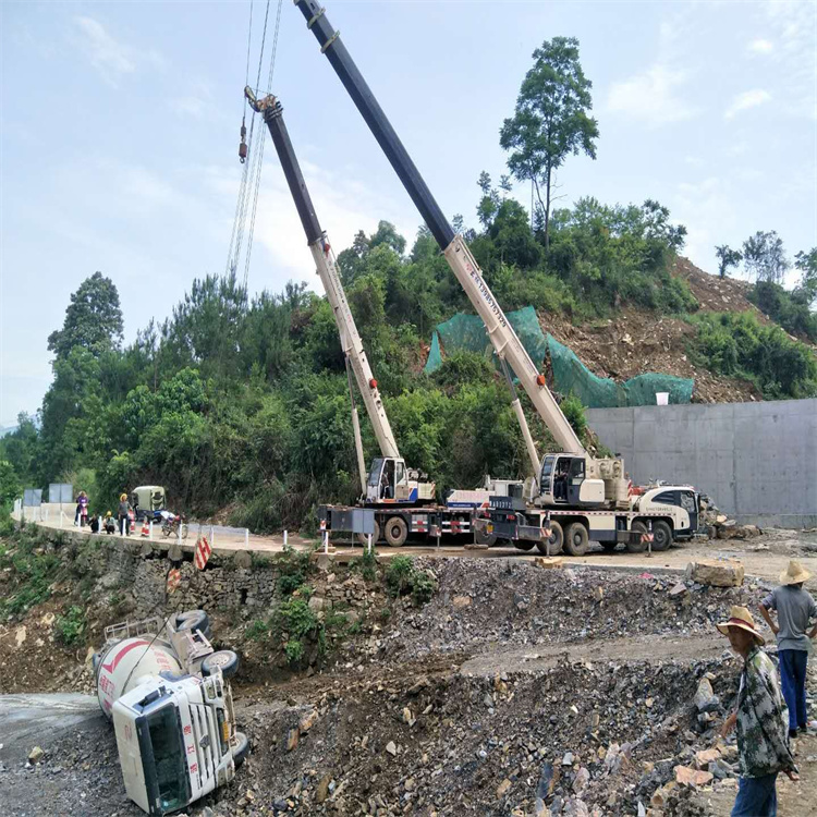 犍为汽车掉沟里叫吊车救援要多少钱